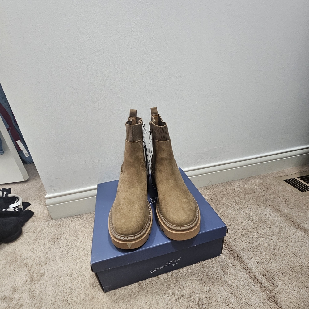 Universal Thread Tan Heeled Boots